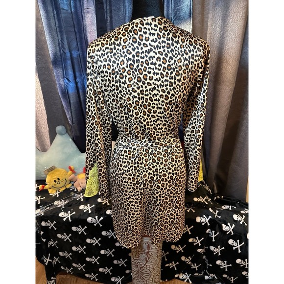 Betsey Johnson Sultry Satin Cheetah Print Robe - Picture 2 of 4